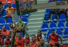 Leones salen de aprietos y frenan a Titanes en la LNB
