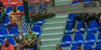 Leones salen de aprietos y frenan a Titanes en la LNB