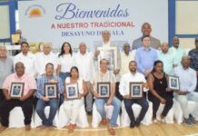 Luis Jiménez es reconocido en el 59 aniversario del Club Renacer