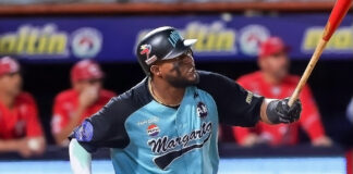 Estrellas refuerzan su ofensiva con firma de Juan Santana