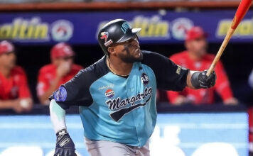 Estrellas refuerzan su ofensiva con firma de Juan Santana