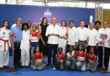 Presidente Abinader entrega remozado Club Los Cachorros en Cristo Rey