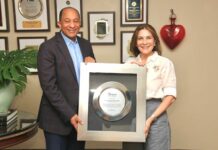 Club Los Prados reconoce a alcaldesa Carolina Mejía en su aniversario 58