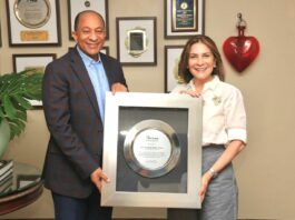 Club Los Prados reconoce a alcaldesa Carolina Mejía en su aniversario 58