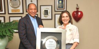 Club Los Prados reconoce a alcaldesa Carolina Mejía en su aniversario 58