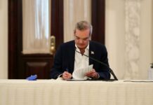 Presidente Luis Abinader crea comisión para transformar sistema educativo