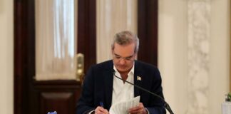 Presidente Luis Abinader crea comisión para transformar sistema educativo