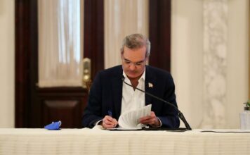 Presidente Luis Abinader crea comisión para transformar sistema educativo