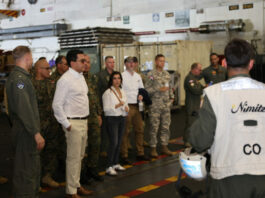 Embajadora Leah Campos visita portaaviones de Estados Unidos junto a autoridades dominicanas
