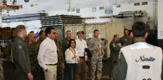 Embajadora Leah Campos visita portaaviones de Estados Unidos junto a autoridades dominicanas