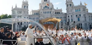 El Papa reúne más de un millón de fervientes creyentes en la plaza Civiles