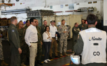Embajadora Leah Campos visita portaaviones de Estados Unidos junto a autoridades dominicanas
