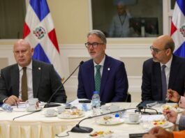 Comisión Bicameral se reúne con ministro de Hacienda y el vicepresidente de AIRD