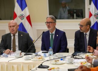 Comisión Bicameral se reúne con ministro de Hacienda y el vicepresidente de AIRD