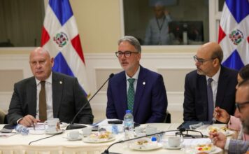 Comisión Bicameral se reúne con ministro de Hacienda y el vicepresidente de AIRD