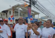 Leyendas del deporte vegano portan antorcha de Juegos Centroamericanos 2026