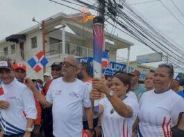 Leyendas del deporte vegano portan antorcha de Juegos Centroamericanos 2026