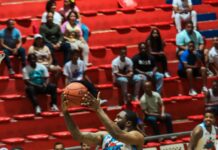 Titanes derrotan a Gigantes y siguen en la pelea