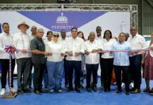 Ministerio de Deportes entrega multiuso remozado en Consuelo