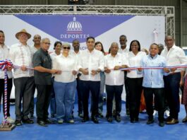 Ministerio de Deportes entrega multiuso remozado en Consuelo