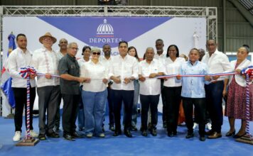 Ministerio de Deportes entrega multiuso remozado en Consuelo