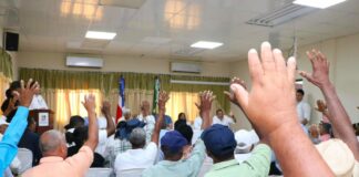 Luis Abinader escucha demandas de ganaderos y reafirma su apoyo