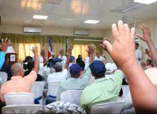 Luis Abinader escucha demandas de ganaderos y reafirma su apoyo