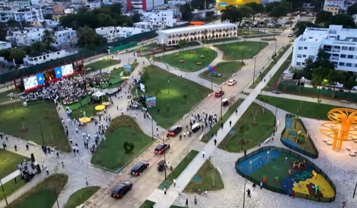 Vista-aerea-del-parque-Paseo-30-de-Mayo-Antiguo-Colegio-Maharishi (2)