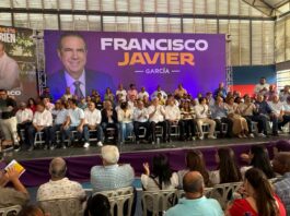 Francisco Javier García moviliza multitud en Santiago y fortalece su proyecto presidencial