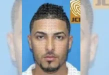 Barbero que realizó cirugía estética a mujer salió del país con destino a Colombia