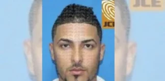 Barbero que realizó cirugía estética a mujer salió del país con destino a Colombia
