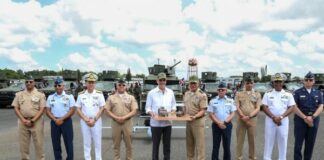 Luis Abinader entrega vehículos blindados y remoza base aérea
