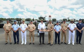 Luis Abinader entrega vehículos blindados y remoza base aérea