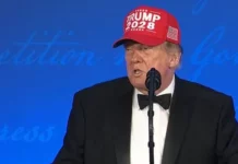 Trump bromea en la Cena de Corresponsales con presentarse a las elecciones de 2028