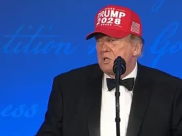 Trump bromea en la Cena de Corresponsales con presentarse a las elecciones de 2028