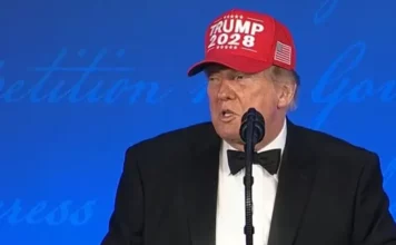 Trump bromea en la Cena de Corresponsales con presentarse a las elecciones de 2028