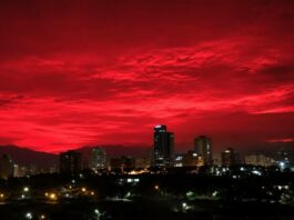 Imponente fenómeno en el cielo rojo sorprende a Venezuela
