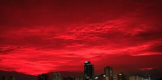 Imponente fenómeno en el cielo rojo sorprende a Venezuela