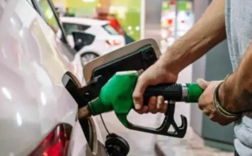 Gobierno baja combustibles hasta RD$5.00 por galón