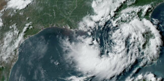Tormenta Bertha mantiene bajo vigilancia la costa este de EEUU