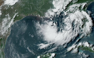 Tormenta Bertha mantiene bajo vigilancia la costa este de EEUU