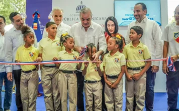 Presidente Luis Abinader entrega polideportivo techado en el Centro Educativo Santo Cura de Ars