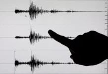 Un terremoto de magnitud 7,7 sacude la costa de Indonesia