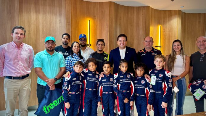 FDA ENTREGA UNIFORMES