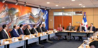 Valdez Albizu, Magín Díaz y Sanz Lovatón pasan revista a la economía junto a presidentes de la banca múltiple