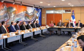Valdez Albizu, Magín Díaz y Sanz Lovatón pasan revista a la economía junto a presidentes de la banca múltiple