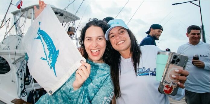 Marcela Núñez junto a Mónica Sánchez, navegan en las lanchas Mi Gorda y Spicy M., respectivamente