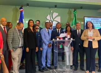 FP pide interpelar Ministro de Educación por «precariedades»