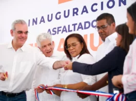 Luis Abinader inaugura puente sobre el río Penitente y entrega calles asfaltadas en Independencia
