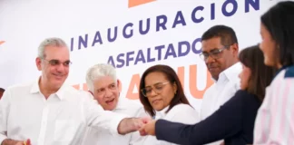 Luis Abinader inaugura puente sobre el río Penitente y entrega calles asfaltadas en Independencia
